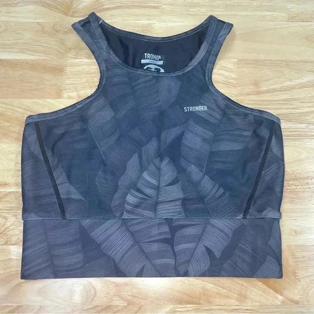 Black Sleeveless Fitted Crop Tank Top - Picture 3 of 5